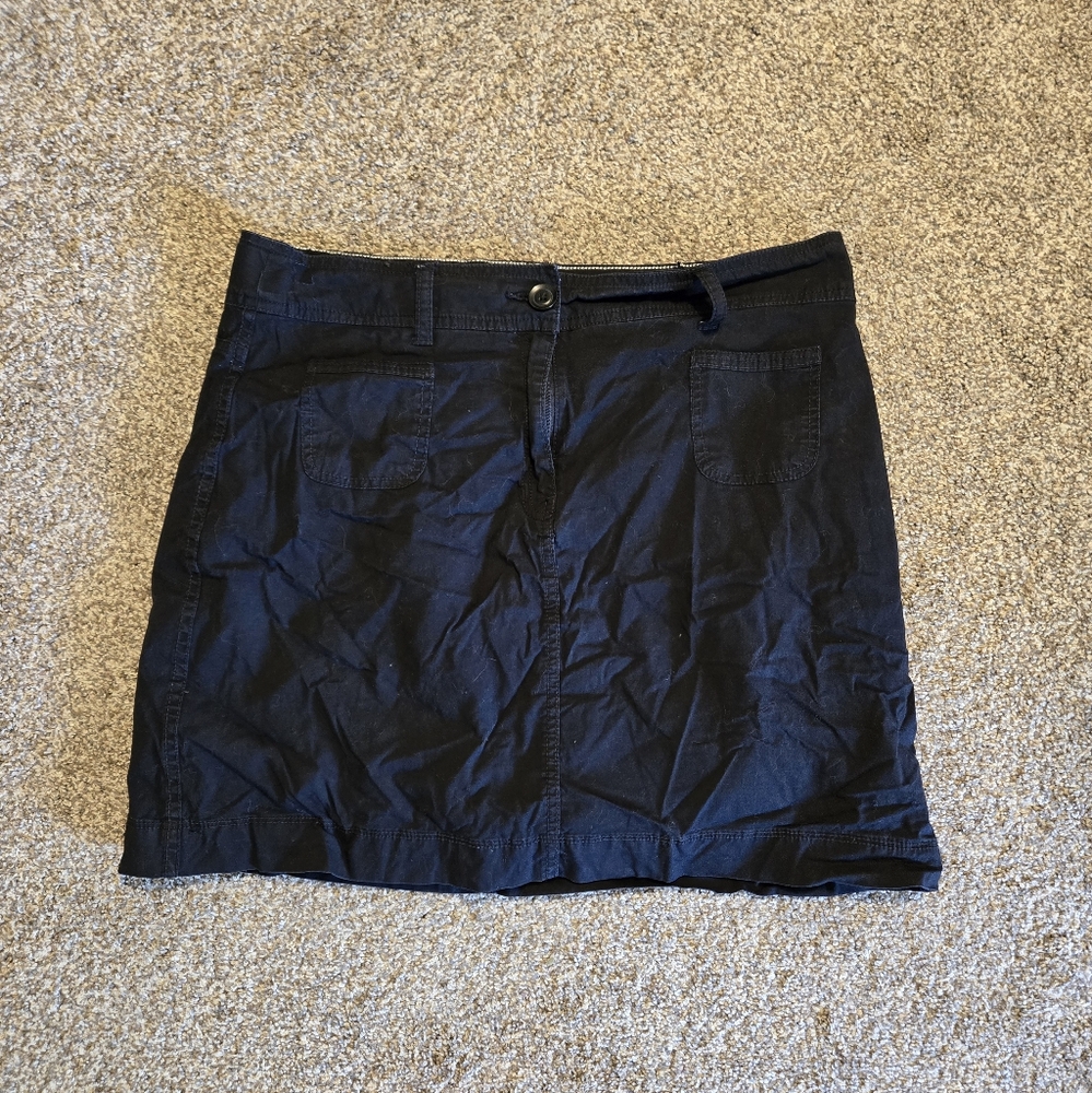 Croft & Barrow stretchy black chino skirt w/ pockets size 14 in great condition